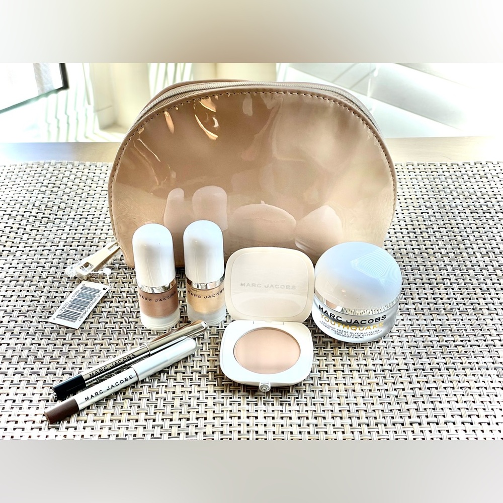 Marc Jacobs Makeup Set with Nude/Beige Cosmetic Bag NOW ONLY $45